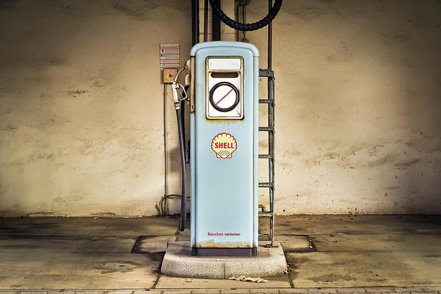 Il ritorno dei carburanti sintetici (e-fuels): salveranno i motori termici?